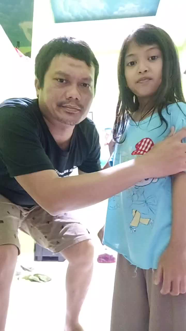 (eneng adeL di ajak ngomong ga mau Liat ke sy) di buang sayang toLong bantu Love vote foLow share coment thanks for watching