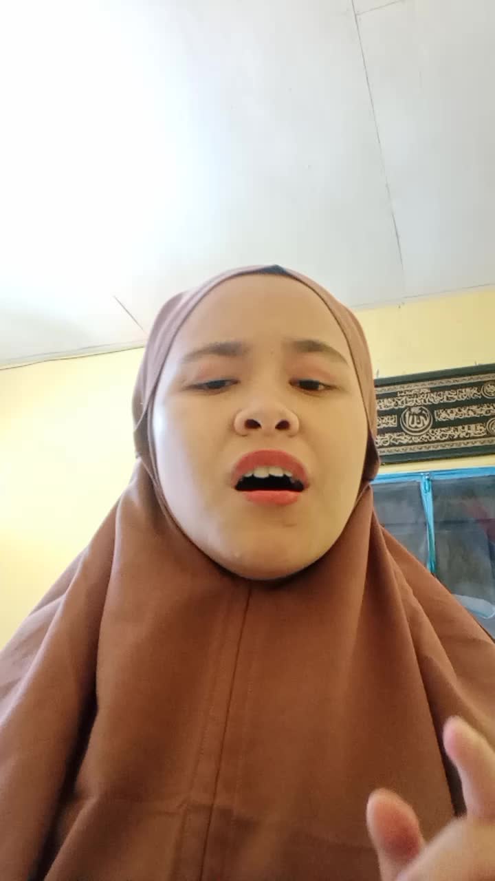 hallo everyonee!!! perkenalkan nama aku winda nendra sari umur aku 20 tahun asal aku dari banten.  belom siap kehilangann 🥰🥳