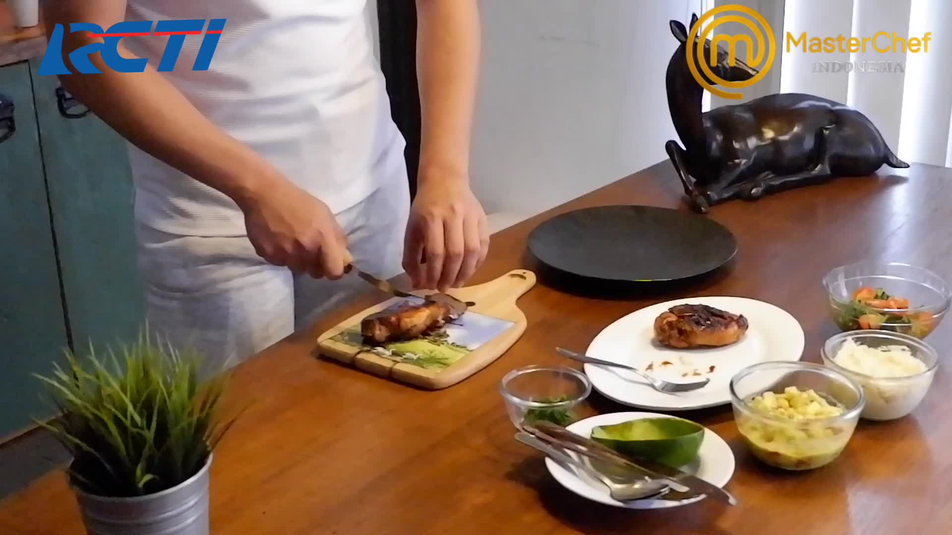 Honey Lemon Chicken with Salsa Avocado Apple by Ozan, Kota Bandung #onlineauditionmci8