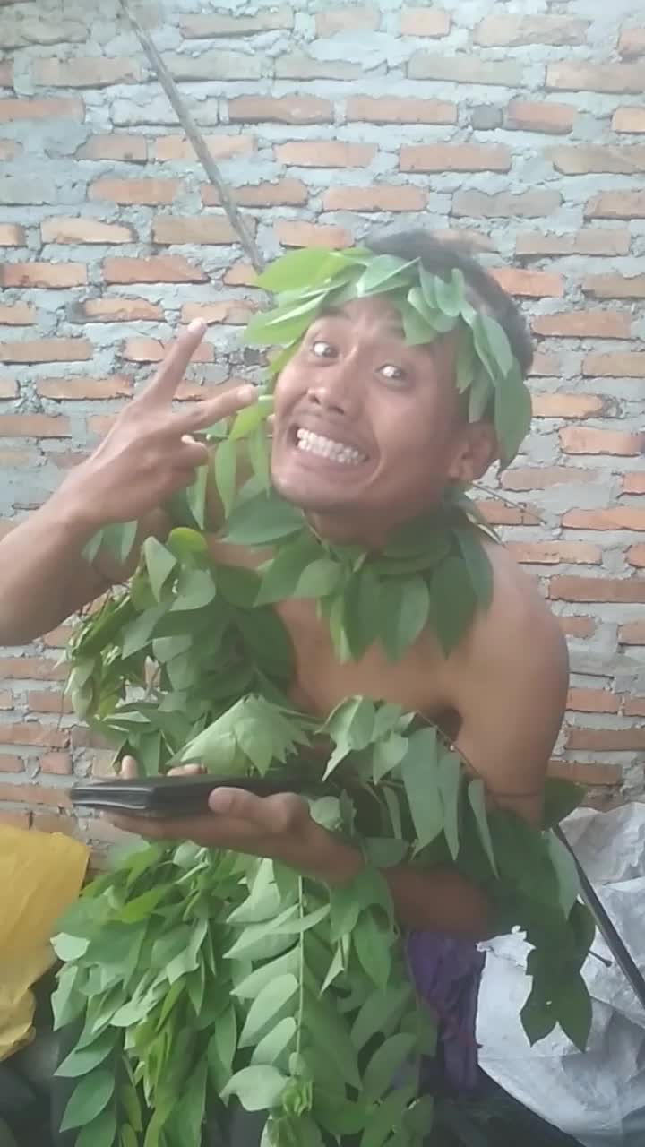 MuhammadAim jadi Tarzan dulu....au ooooooo..... duit gak ada..... santai...pisss man