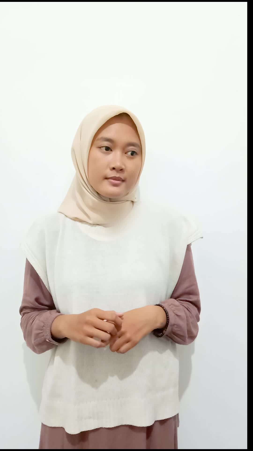 Salsabila Thamrin_20 Tahun_Kota Depok_Dengan Menyebut Nama Allah