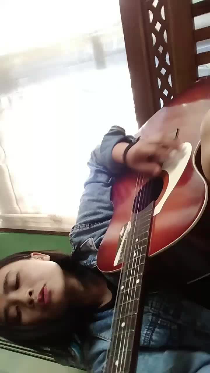 nyobain lagu barat talking to the moon maap masih belum lancar bahasa inggrisnya😆🙏