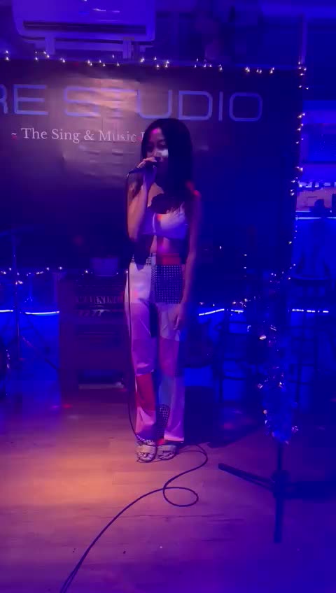 Halo perkenalkan nama saya aydar
Umur 18 tahun
Asal dari bali
Disini saya mengcover lagu stay by Rihanna 