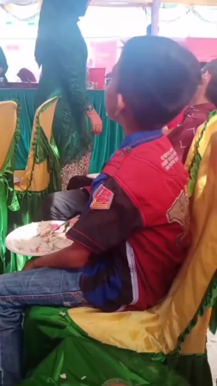 Boleh Diadu Skill Makannya