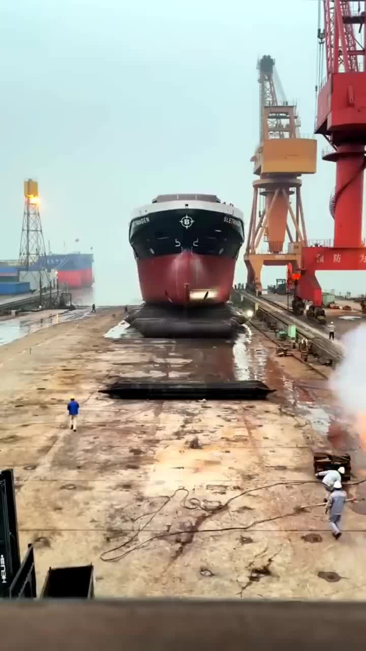 begini cara kapal baru dilepas ke lautan