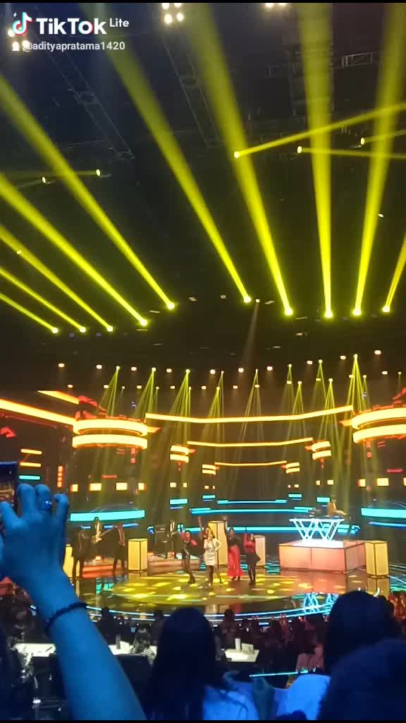 keseruan  nonton indonesian  idol