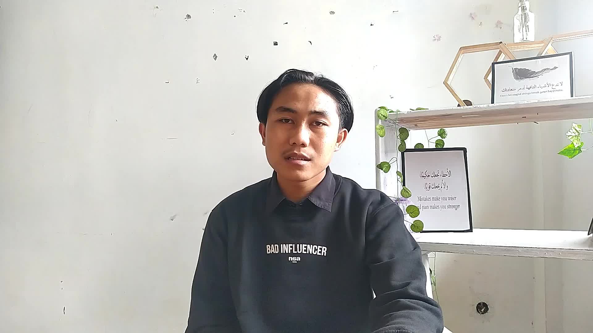Bismillah assalamualaikum watohmatullohi Wabarakatuh perkenalkan nama saya Rizqy kurniawand, umur 
18thn domisili
Majalengka lagu Al - Wabaa