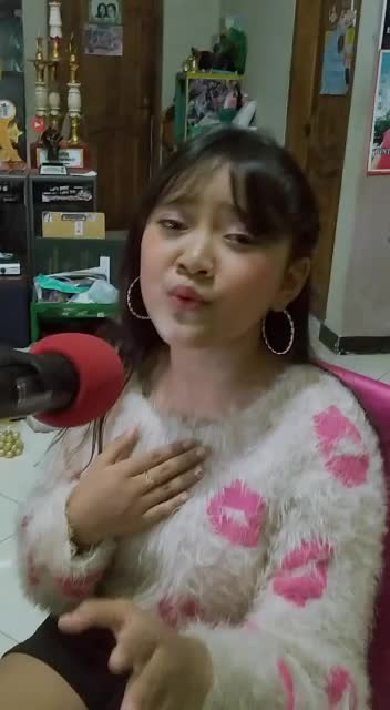 Nama : Rafella Fara Dizza
Umur : 11 tahun
Asal : Krian, Sidoarjo,Jawa timur
Domisili : Sidoarjo 