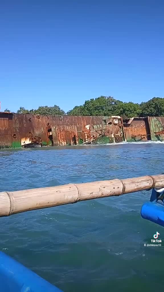 walaupun saya dah tua tapi seneng banget ngevlog bareng tante2ku di pandaran naik perahu..vote,share,n like yah