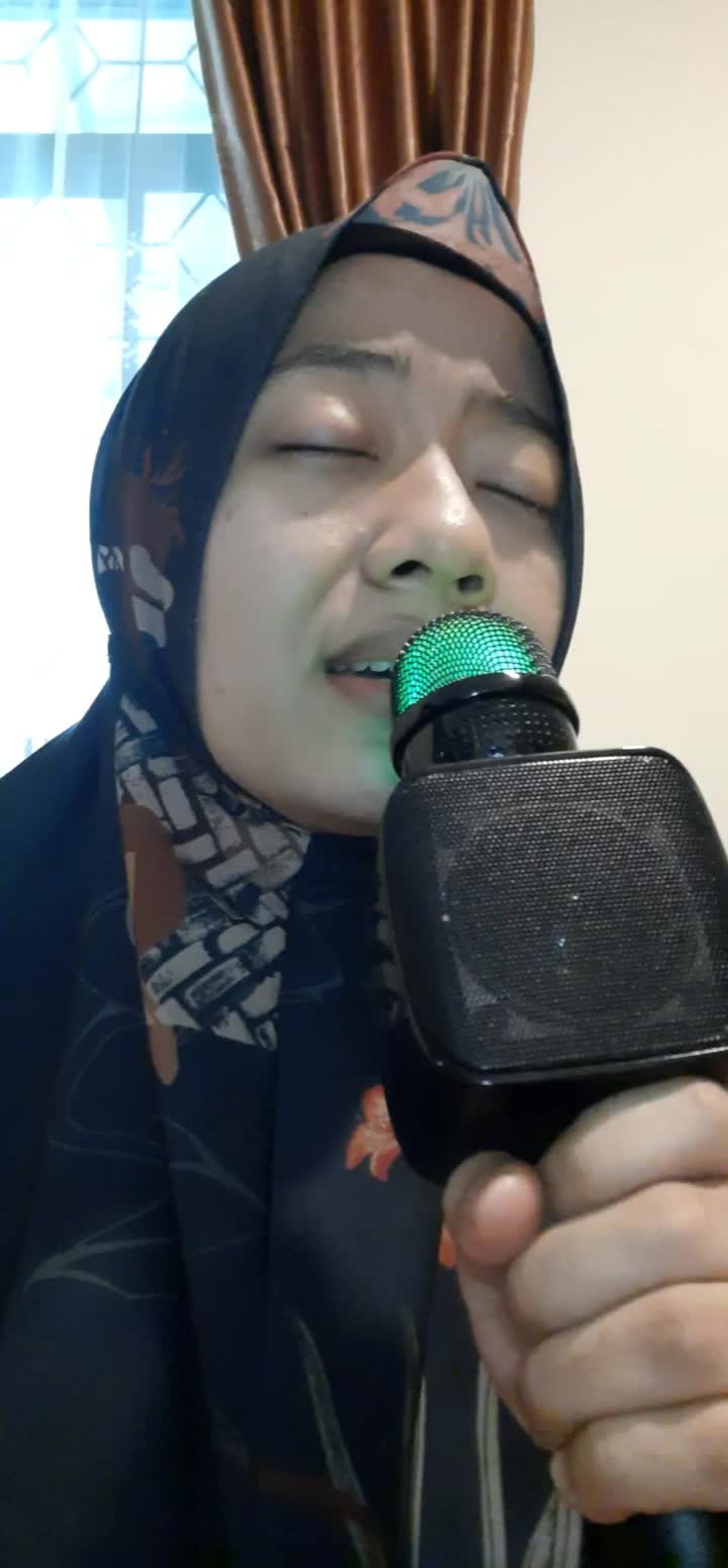 Nama:Salva Luvia Altavani_Umur:22 th_Asal Kota:Kab Bekasi_Motivasi:Mengembangkan bakat yang dipunya dan membantu ortu utk memperbaiki rumah.