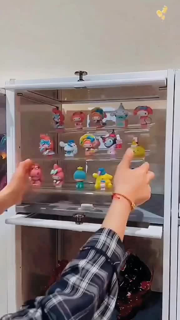 Punya rak kaya gini auto rapih banget rumah yaa