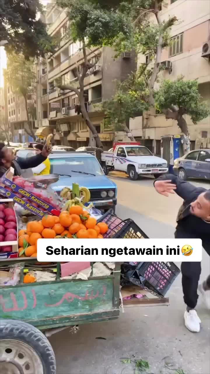 Capek Banget Ketawa Mulu