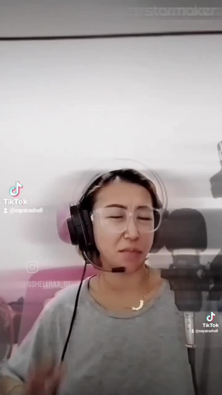 WHEN THE SMOKE ITS GOING DWON Scorpions  Klip Short Song Cover @Betira85 full At yotube Beti IraShell