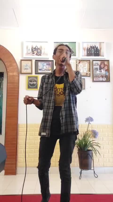 Muhammad Rafiq Hasibuan,26 Tahun, Medan, dengan lagu Shalawat Asygil dan Perdamaian