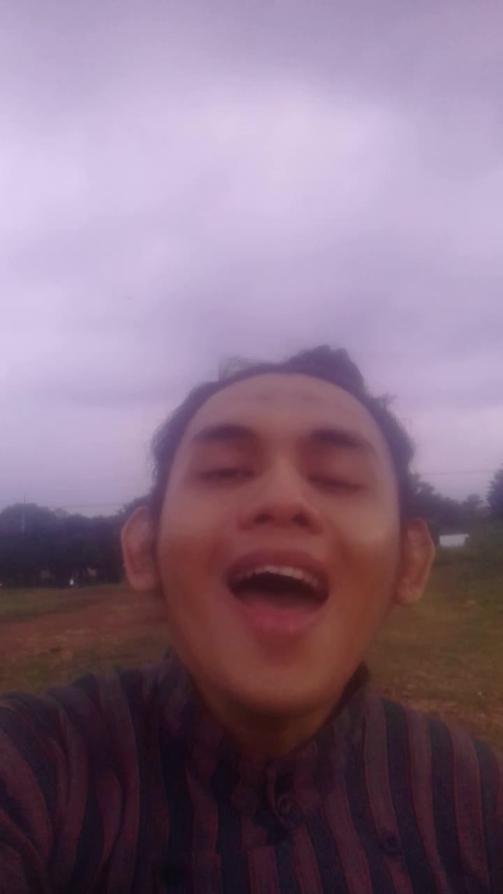Aduh, gak tau lagi deh rekam vidio di tanah lapang latihan nyetir mobil vocal trouble di-mana2 (2) #ONLINEAUDITIONRISINGSTARINDONESIADANGDUT