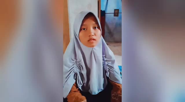 Assalamualaikum ini adik saya Namanya Siti sumayah ,,Asal dari desa gujeg,panguragan,cirebon