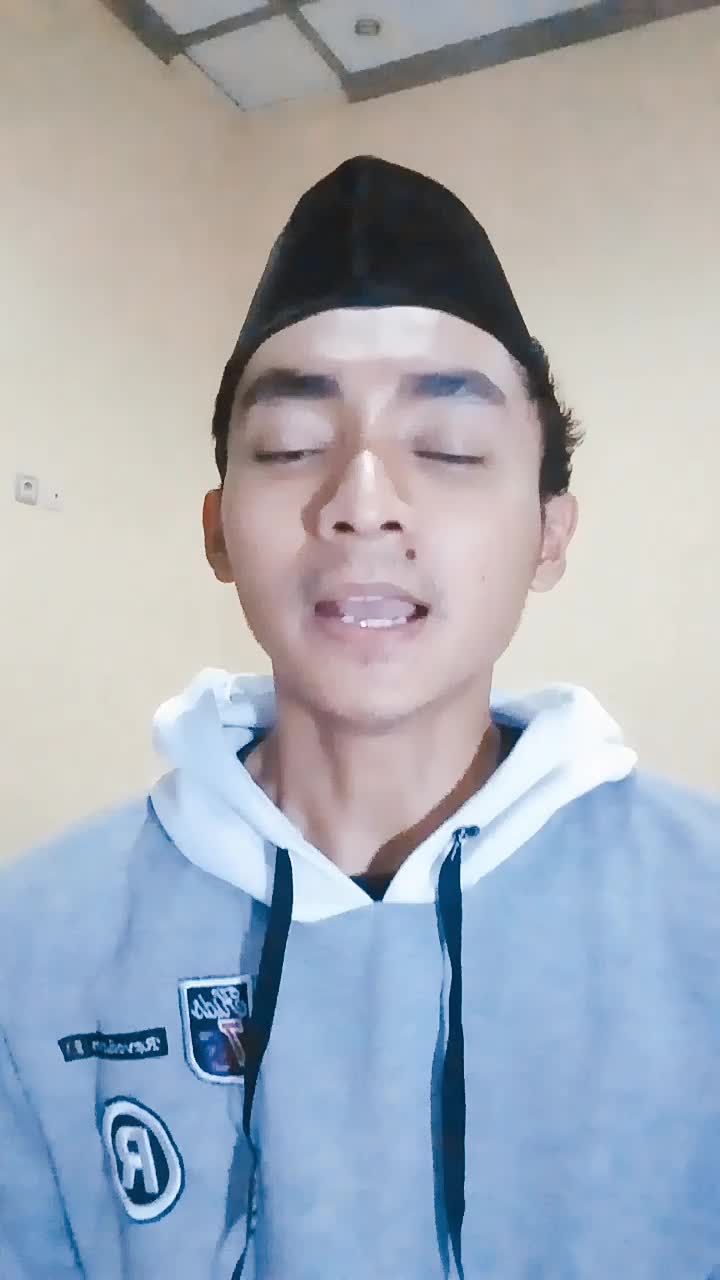 Moch Ilham Kurniawan 22tahun asal sidoarjo jawa timur, judul lagu aghisna