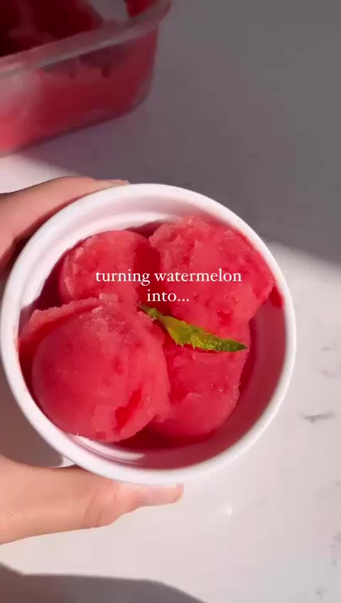 Bikin watermelon sorbet!