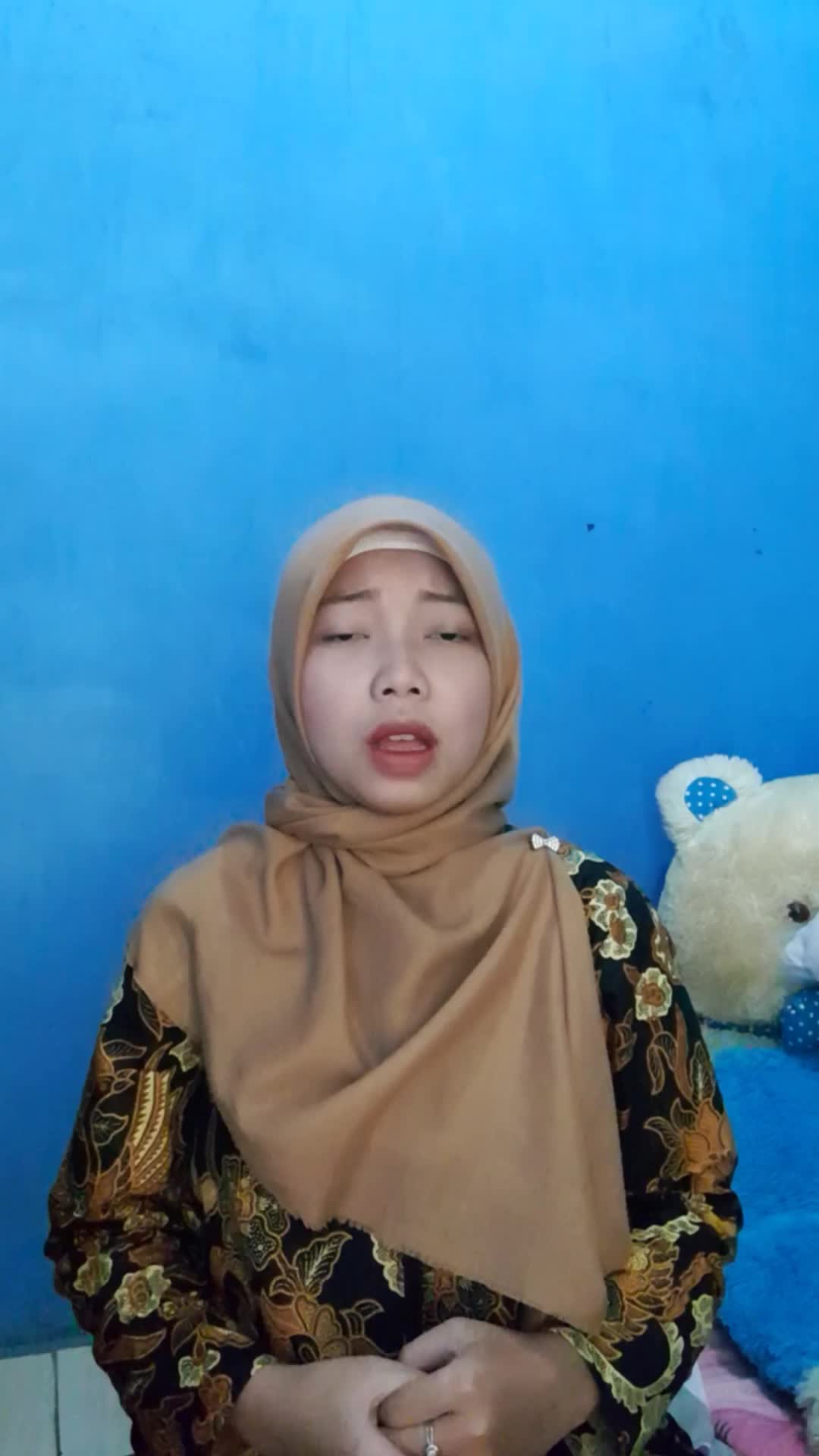 Bismillah.. Assalamualaikum warahmatullahi wabarakatuh.. Elfa Astriyana_21 tahun_Kab Sukoharjo, Jateng || 1) Kekasihmu; 2) Ya Habibal Qolbi