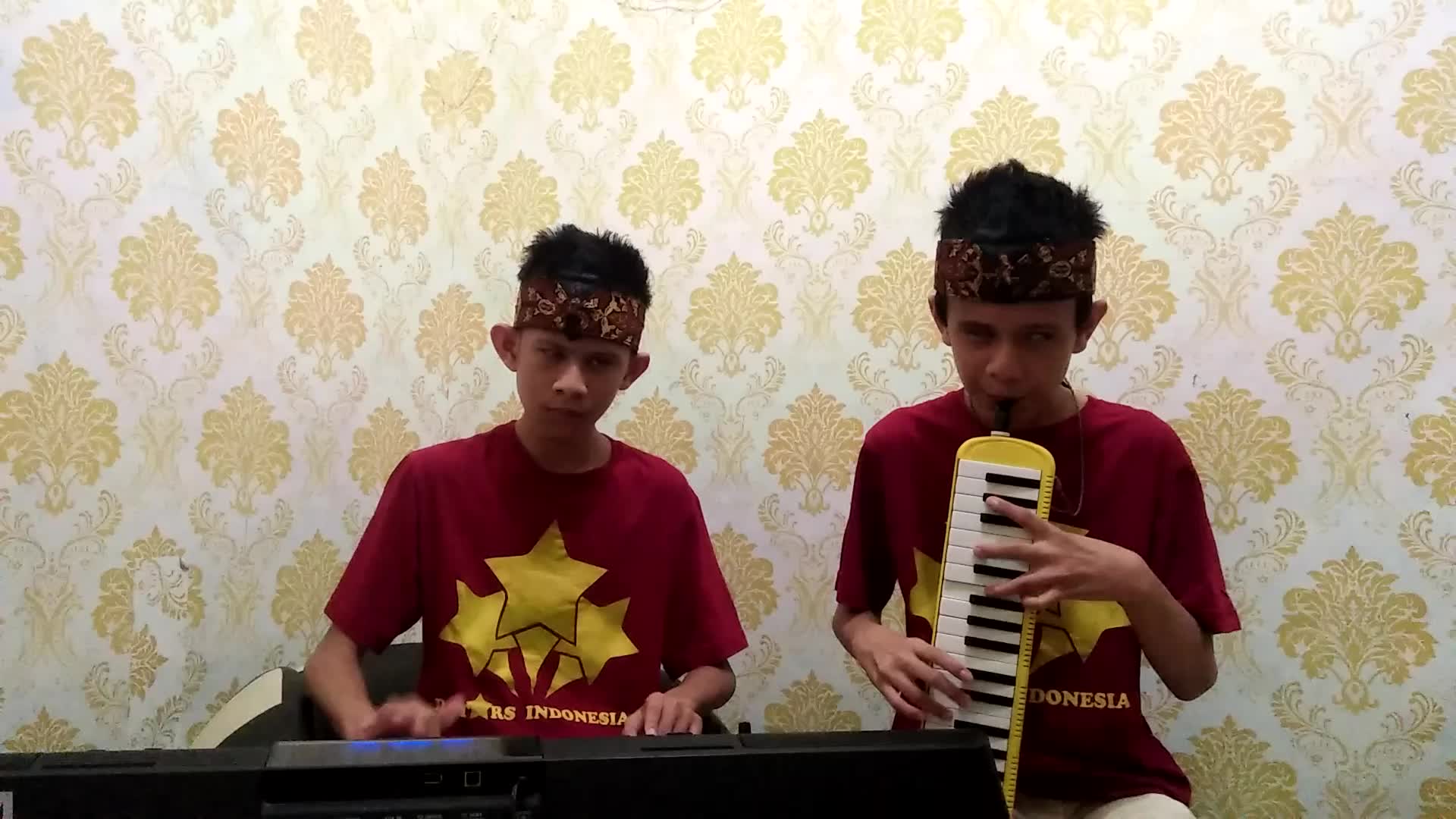 sebagai generasi anak bangsa kami mencintai lagu daerah nusantara. vote dan like kami ya sikembar rifqi dan rizqi #RCTIPLUS #ShowYourTalent 