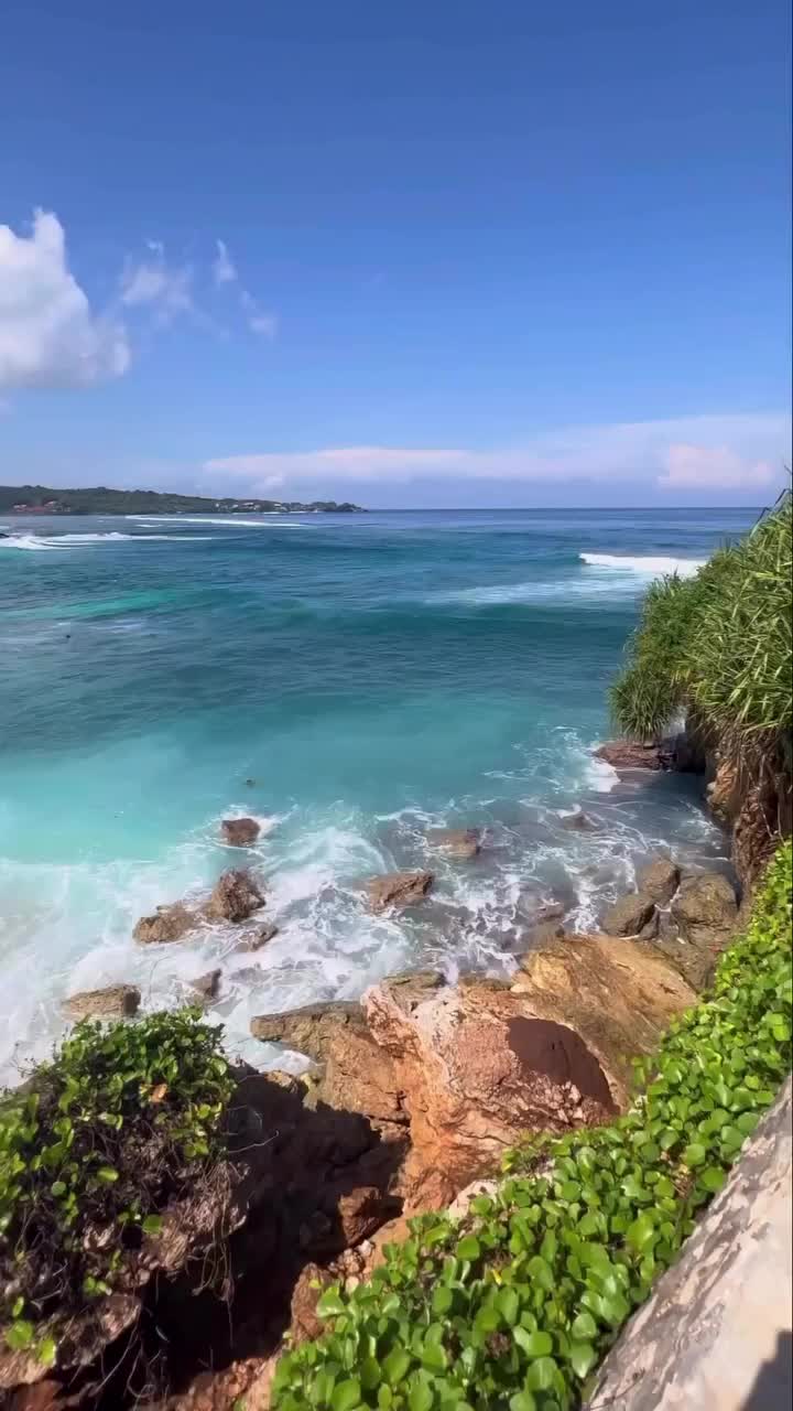 Does this beach looks like a dream to you? 🌊 This could be one of your list to explore while in Bali 😍
