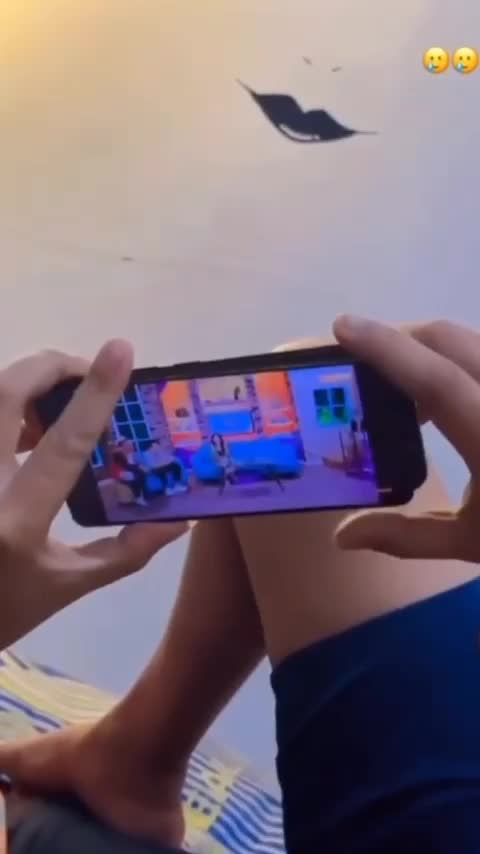 Mengsedih Liat Layar Hapenya