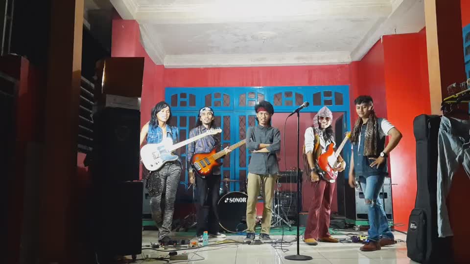 TONGKAT KAYU, BAND ROCK N ROLL MALAH DANGDUTAN. COVER LAGU RITA SUGIARTO - HELLO DANGDUT #OnlineAuditionRisingStarIndonesiaDangdut