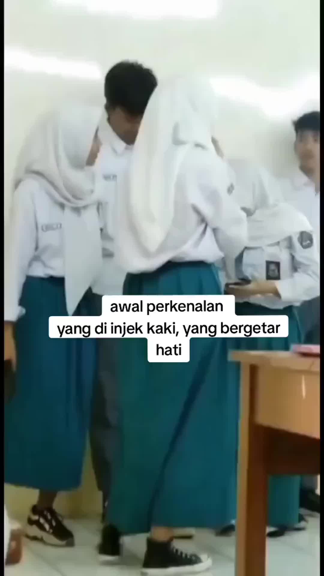 Yang diinjek kaki yang bergetar hati