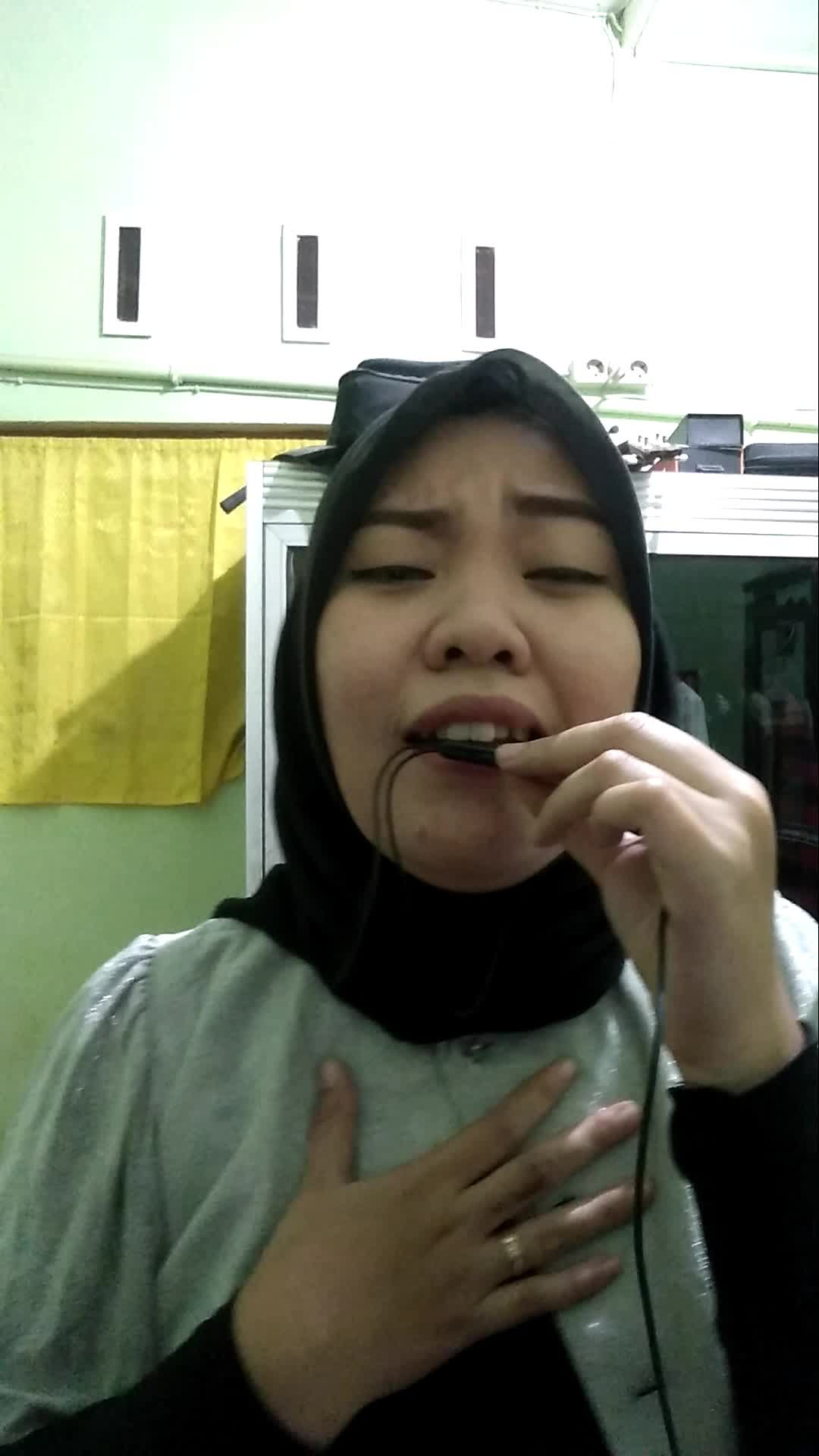 Rabiatul adawiyah_27tahun_Medan_Law kana bainanal habib_Ayo kt salawat,supaya kt semakin ta'at,semakin cermat dan Indonesia semua sehat