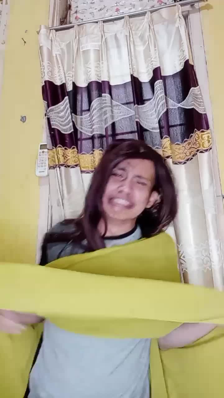 ini akting nangis atau akting nyanyi hahahhaa