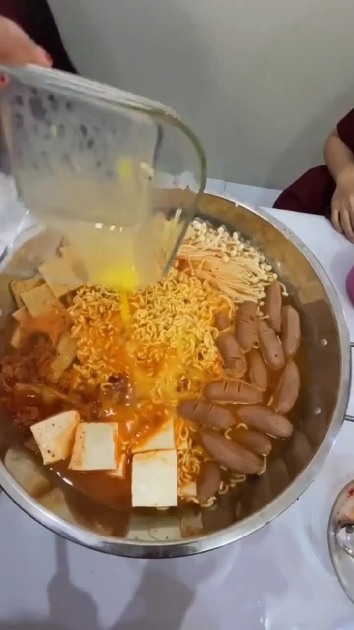 Menikmati Budae Jjigae