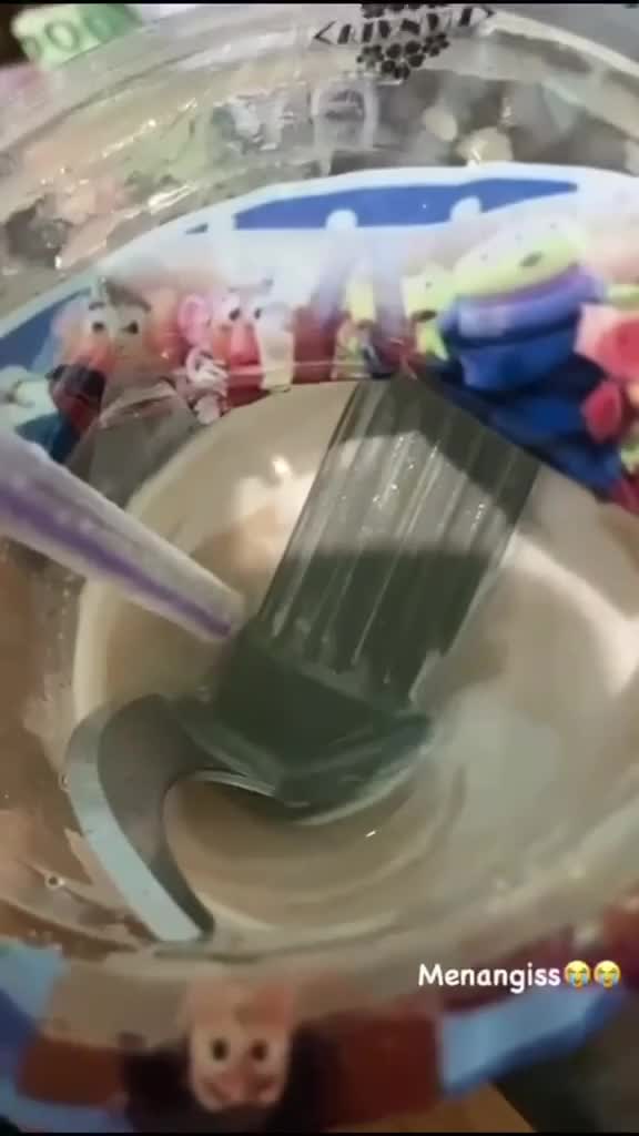 Kasian Penjualnya Kehilangan Pisau Blender