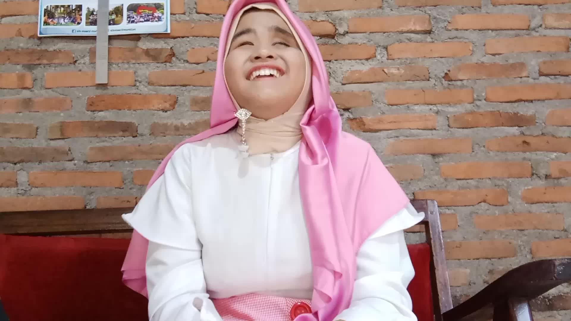 halo kak.nama saya ayu setya nur harsya biasa di panggil ayu.