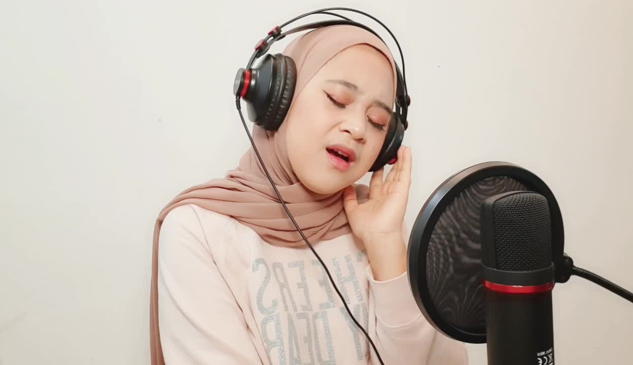 Melawan Restu - Mahalini ( cover by Tia Deriantina - 26 tahun Kota Bogor ) #melawanrestu #mahalini #top50SMYV