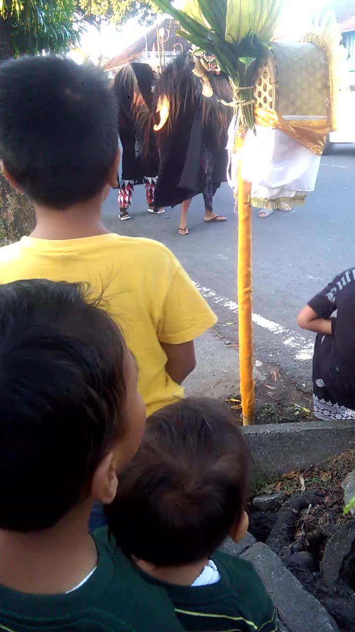 ngevlog nonton barong bareng anak2 sebelum galungan....#showyourtalent