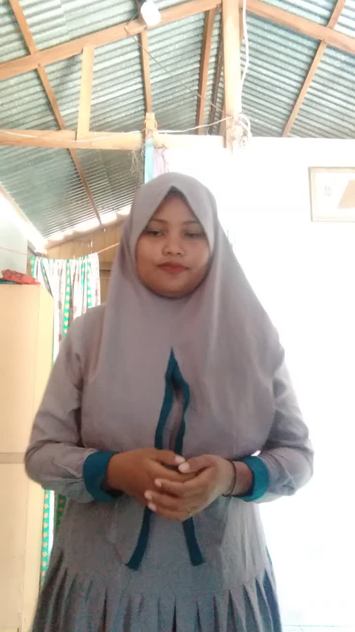 asalamualaikum semuanya perkenalkan nama saya handrayani muktar umur sya 23tahun. 