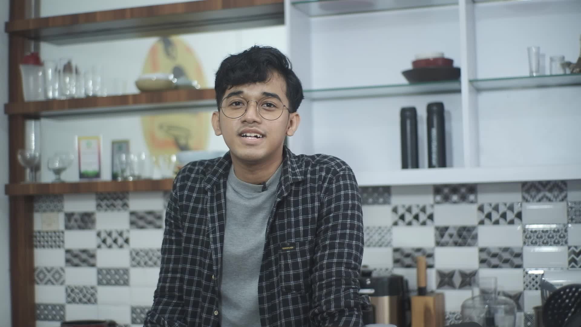 (Ayam taliwang,dabu dabu nanas dan urap banjar ) ttl : pelaihari-27, 01,2000  domisili Banjarmasin no telf 083141410079 helloamatz@gmail.com