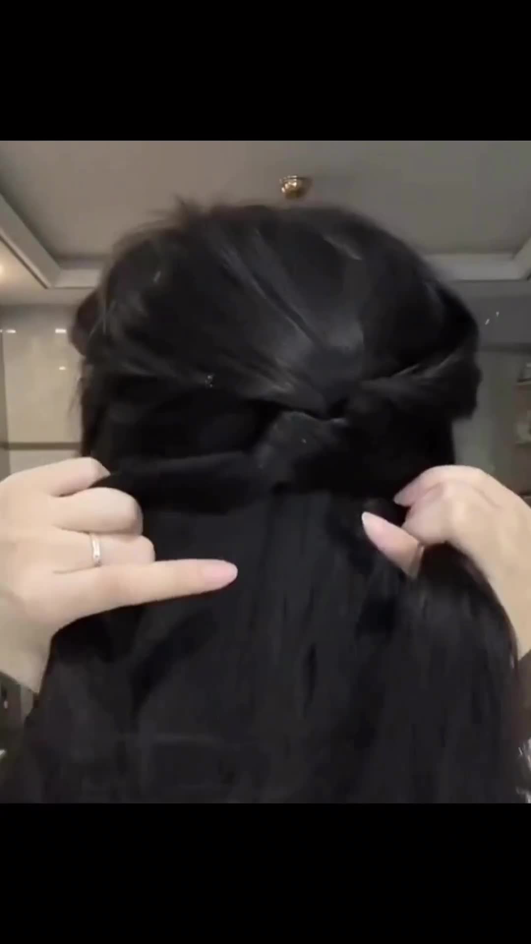 Lagi trend nih hairstyle-nya!