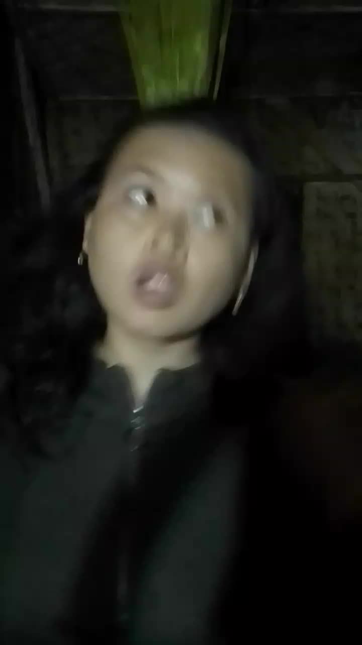 Elsa dan Neneng artis papan atas
