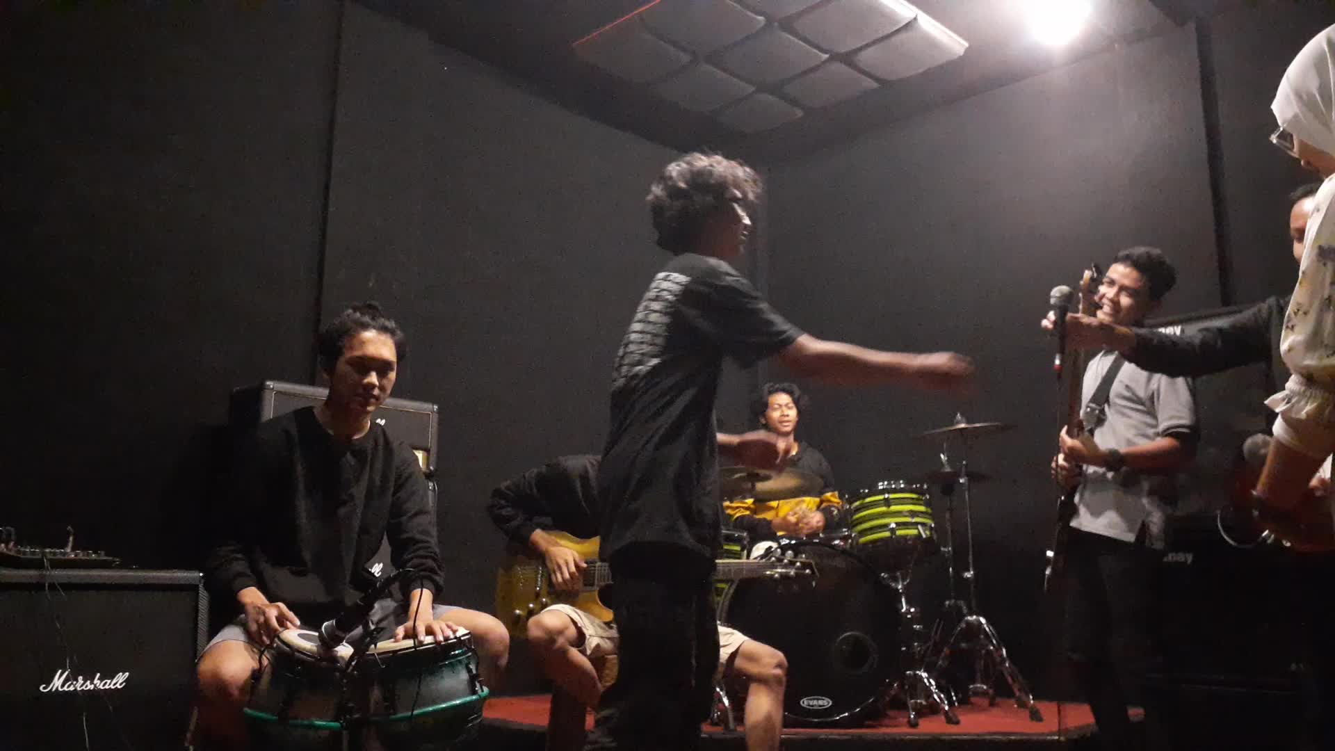 Kita dari DANGDUTSER OFFICIAL
Asal Magelang
Kita membawakan lagu (AKU IKHLAS - AFTERSHINE)
#OnlineAuditionRisingStarIndonesiaDangdut