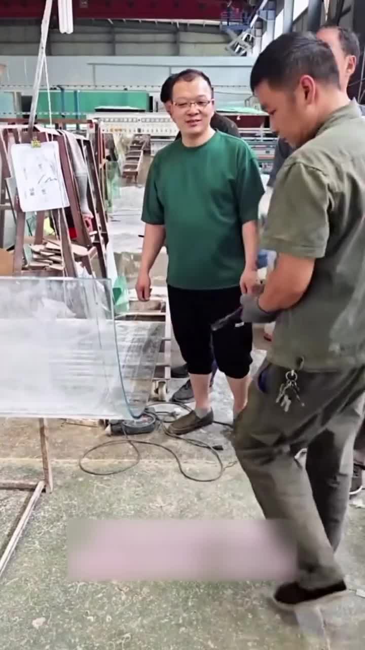 memacahkan kaca dengan sempurna