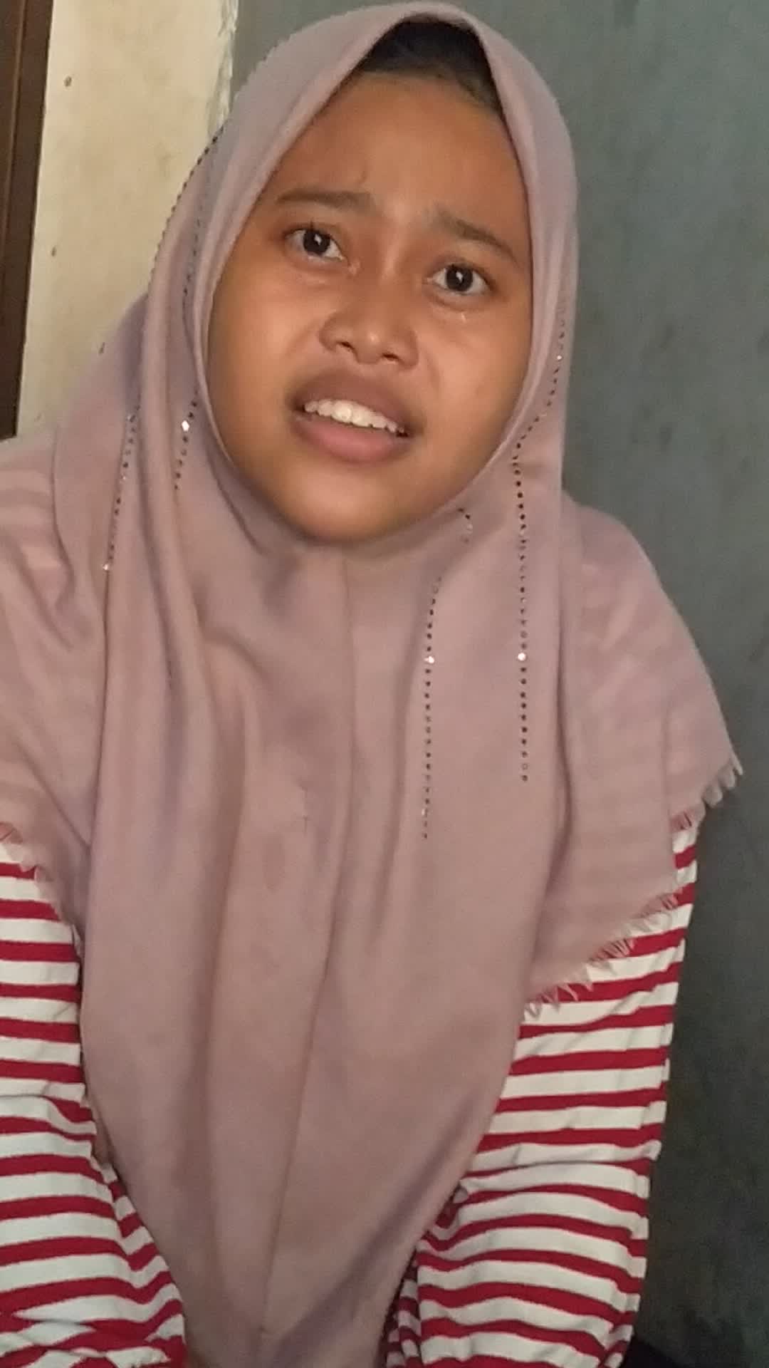 nama luthfiah,umur 21 tahun,asal kota bogor,judul sholawat thibbil khulub.