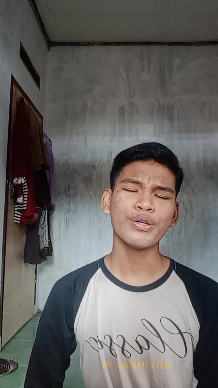 perkenalkan nama saya ,Ruly Zulfan Fadilah, umur 16 tahun, dari rancaekek membawakan lagu harga diriku semoga berkah🤲
