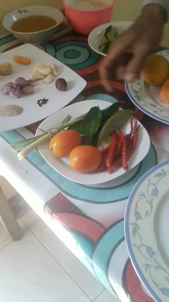 ceceng saripudin#semur daging sapi#nasi daun jeruk#salad wortel timun bayam#onlineauditionmci9.085861397027