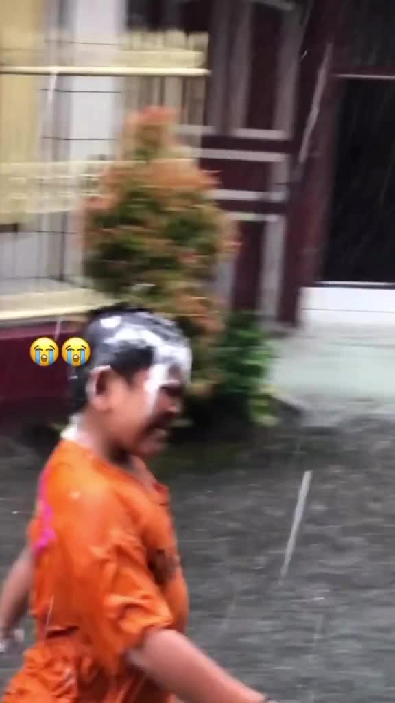 Matanya Kenapa Dek?