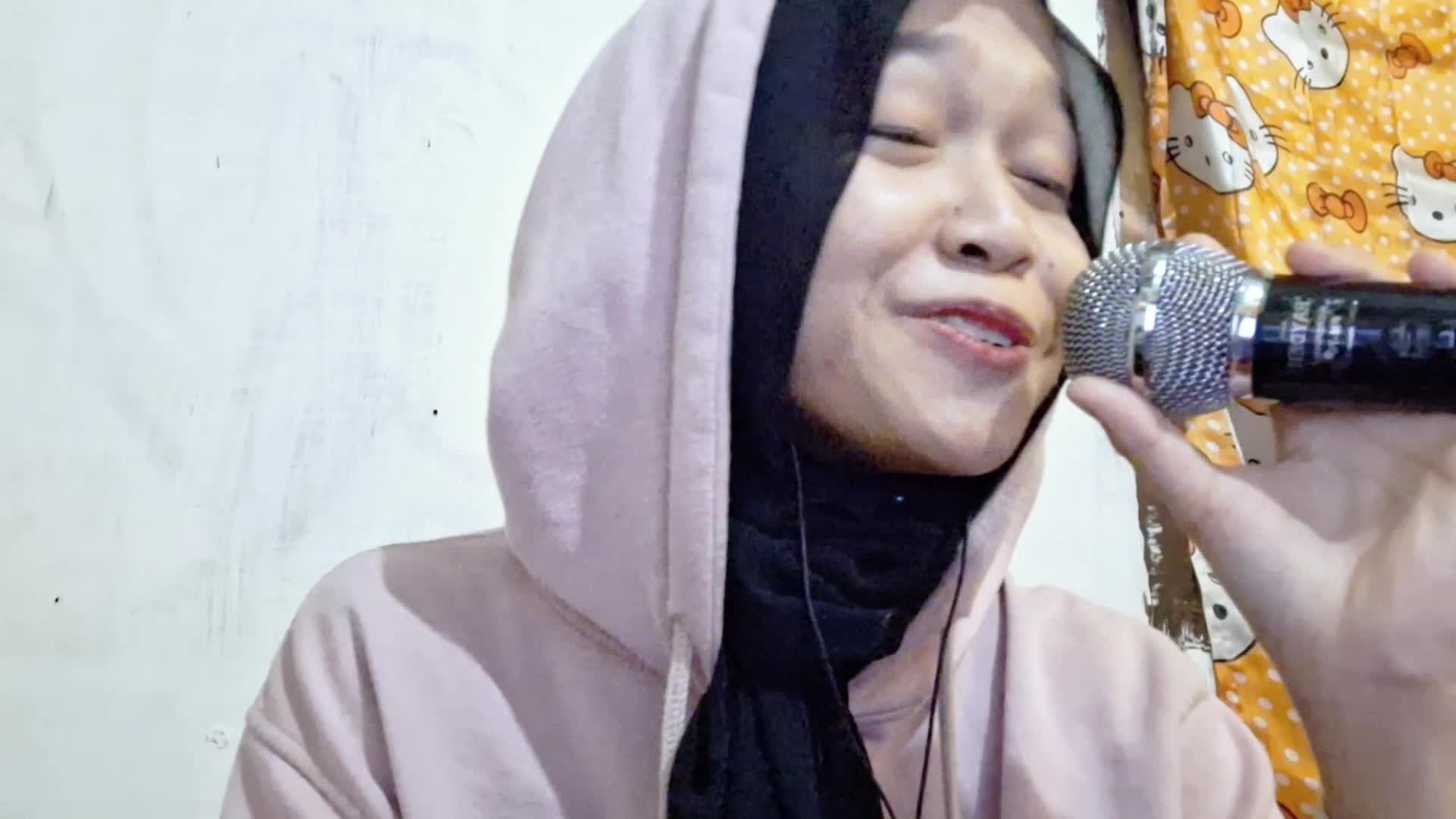 XF12023 SOLO FAIRUZ SAKINAH 19 TAHUN DKI JAKARTA  RAYUAN PEREMPUAN GILA( NADIN HAMIZAH)