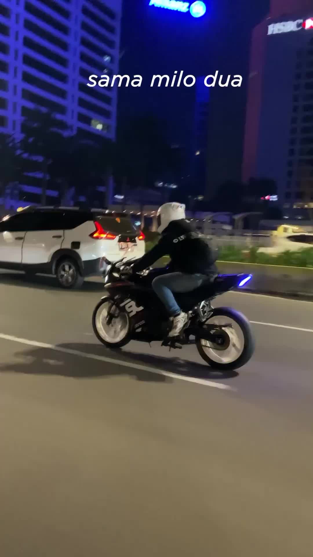 kurir KFC Delivery 