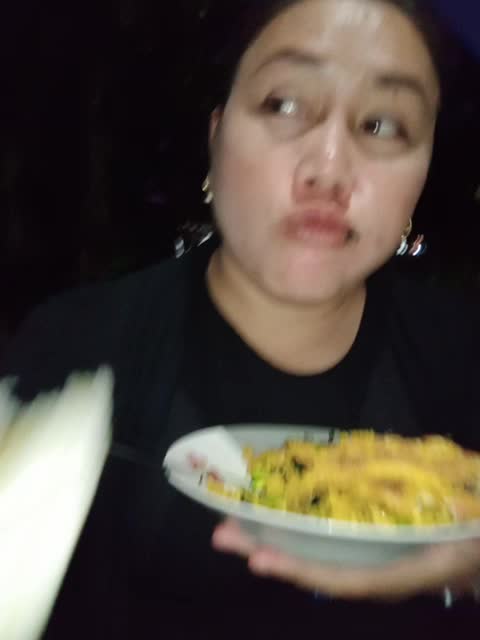 nasi goreng kuning....Mak..nyus...lupa utang guy's 🙈🙈🤗🤗🤗💰💰 terimakasih sudah menonton, sehat selalu.. aamiin 🙏