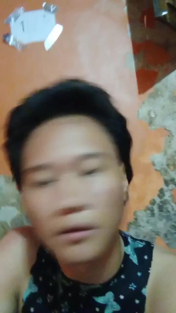 perkenalkan nama saya aji kurniawan Trivanto  Asal kota surabaya  umur 18 tahun