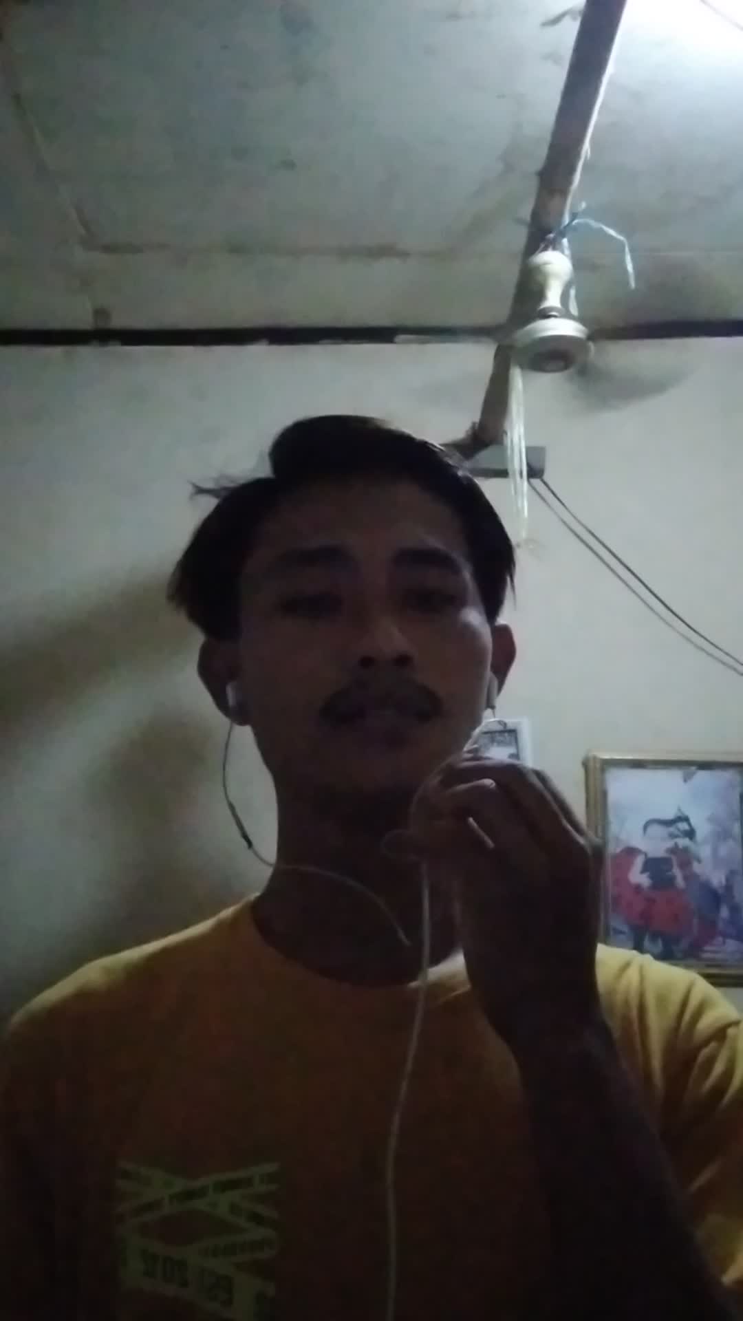 NAMA: DENI UMUR 22 TAHUN MUDAH2HAN SAYA KEPILIH AMIINN SAYA MENYANYIKAN LAGU BERJUDUL CINCIN PUTIH